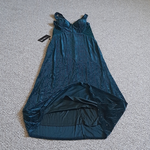 New Green Velvet Pleaded Evening Prom Dresses. - Picture 6 of 12